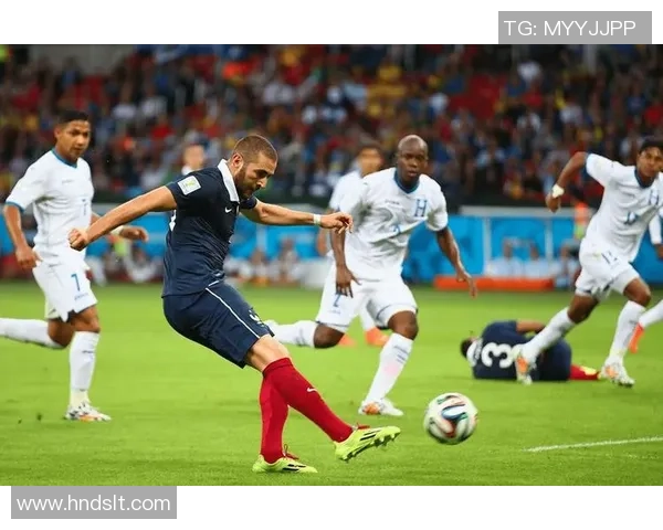 足球明星精美图片集：展现顶级球员风采与经典瞬间