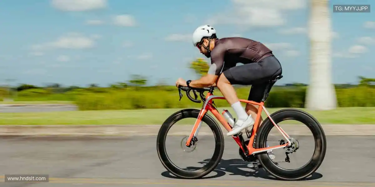 🎮潮流周边，让热爱从赛场延伸到生活！🌟